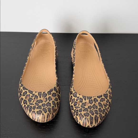 Crocs Kadee Leopard Print Waterproof Flats‎ Size 8W - Picture 2 of 9
